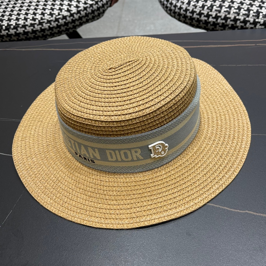 。DIOR平顶草帽👒迪奥平顶草帽👏新款草编平顶遮阳草帽盆帽🤩沙滩风，百搭单品～出街首选，新品上架