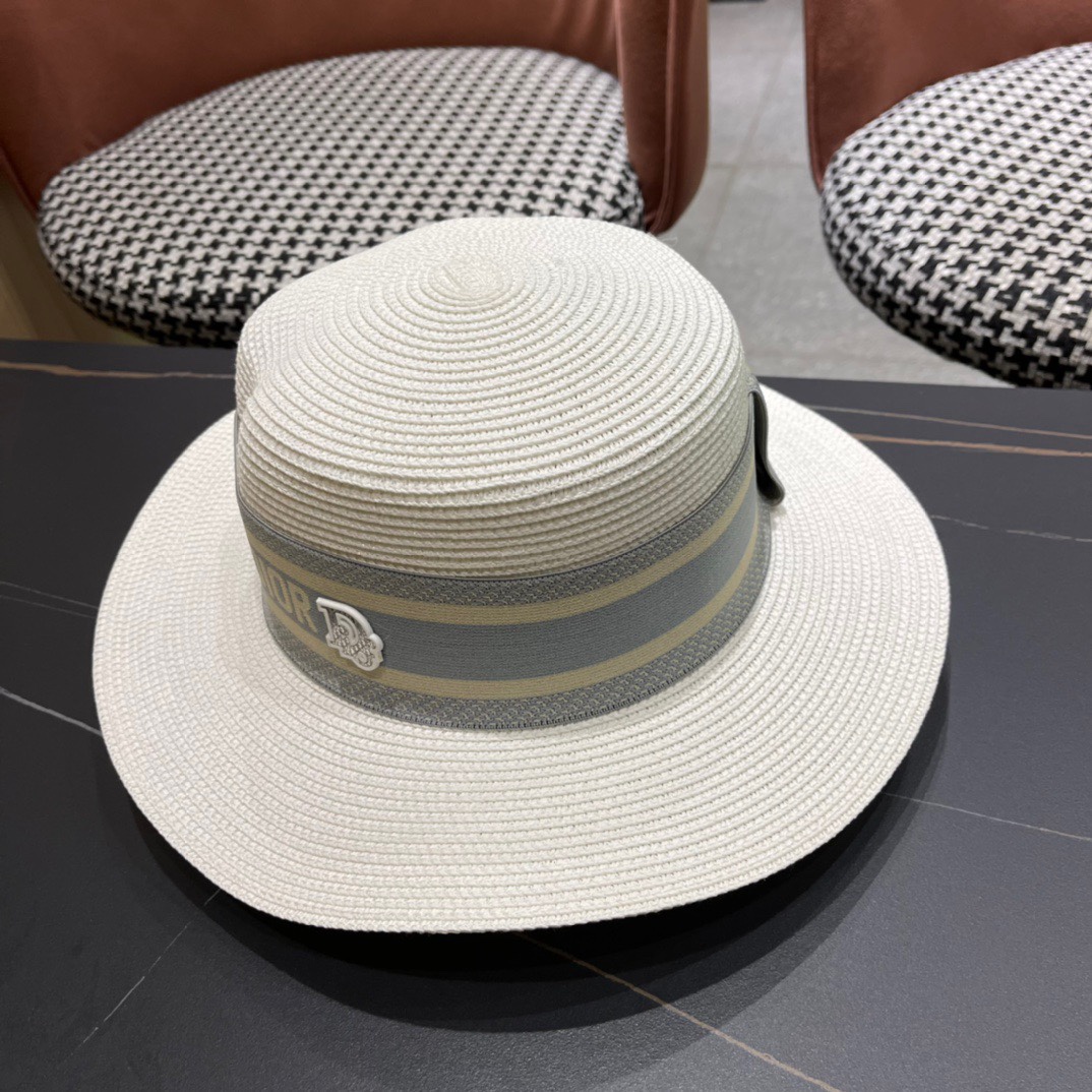 。DIOR平顶草帽👒迪奥平顶草帽👏新款草编平顶遮阳草帽盆帽🤩沙滩风，百搭单品～出街首选，新品上架