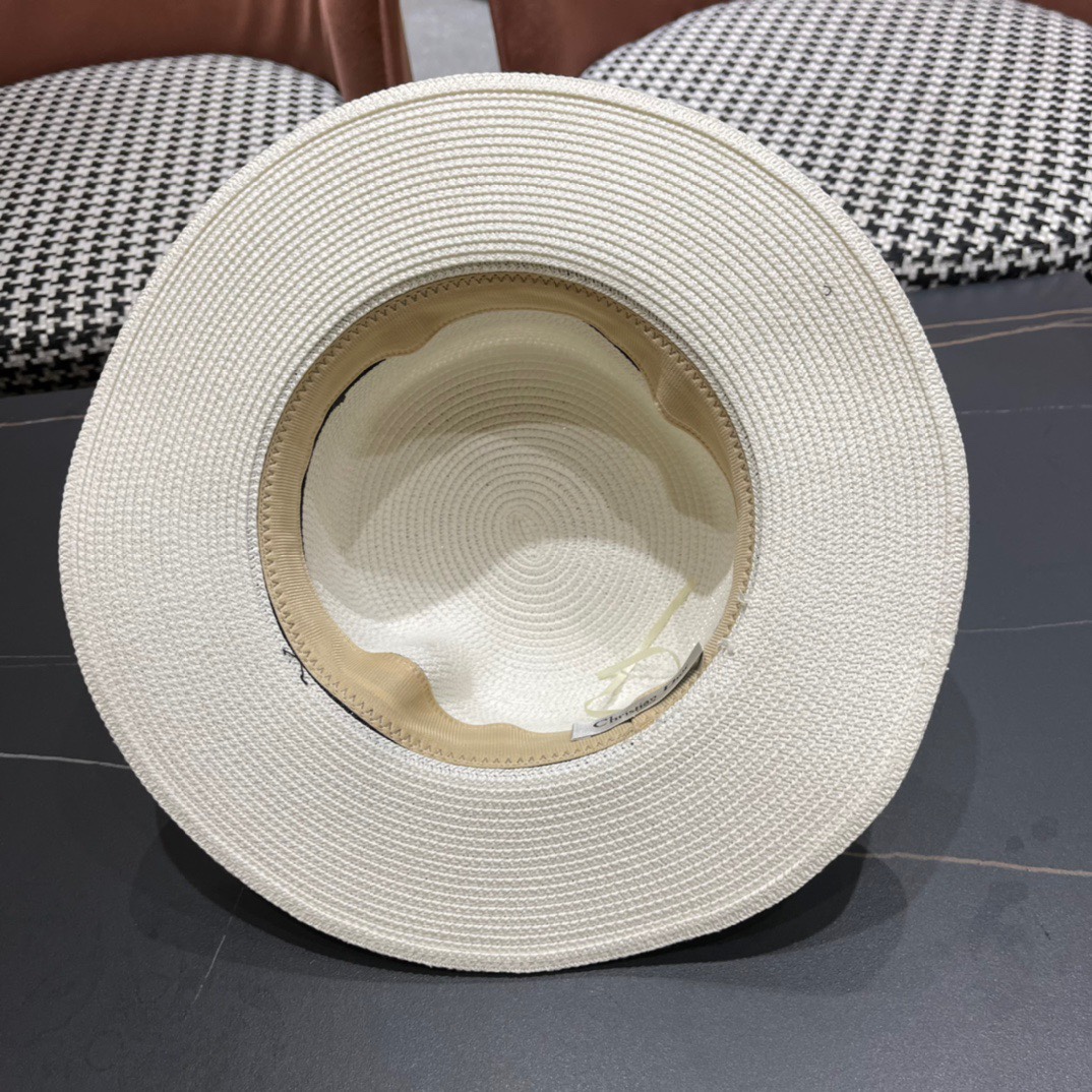 。DIOR平顶草帽👒迪奥平顶草帽👏新款草编平顶遮阳草帽盆帽🤩沙滩风，百搭单品～出街首选，新品上架