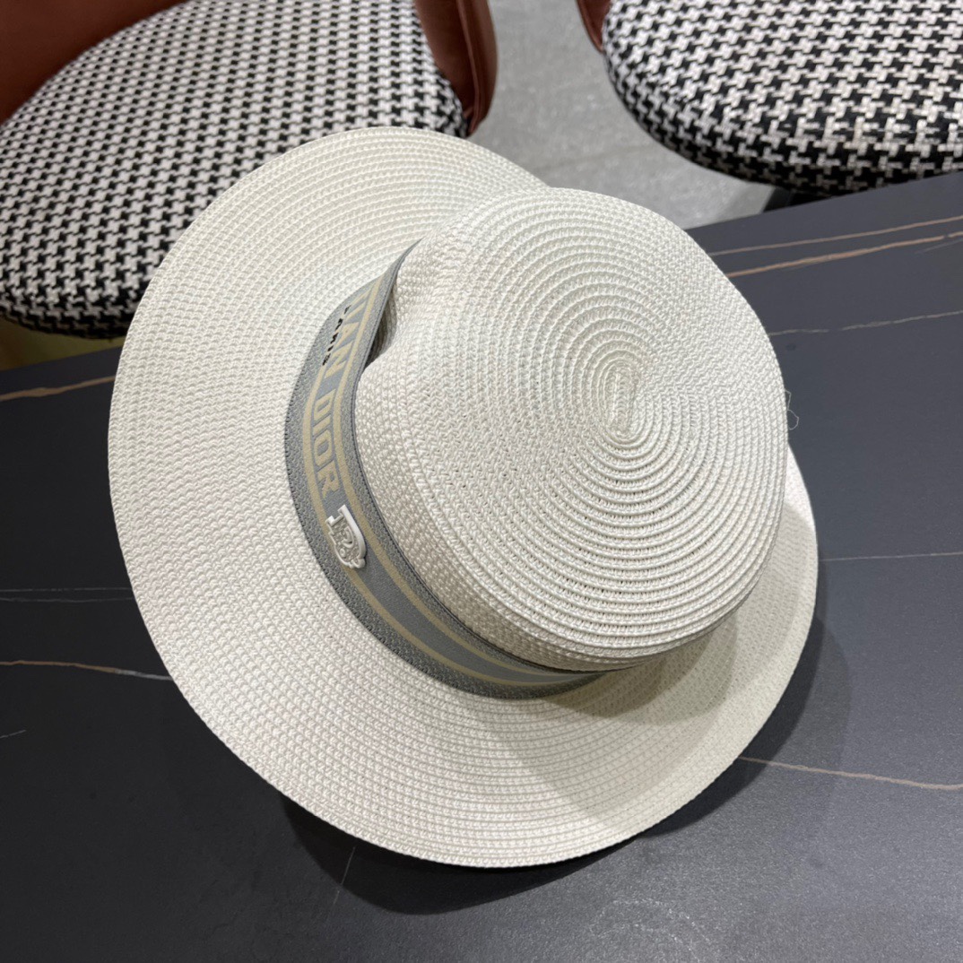 。DIOR平顶草帽👒迪奥平顶草帽👏新款草编平顶遮阳草帽盆帽🤩沙滩风，百搭单品～出街首选，新品上架