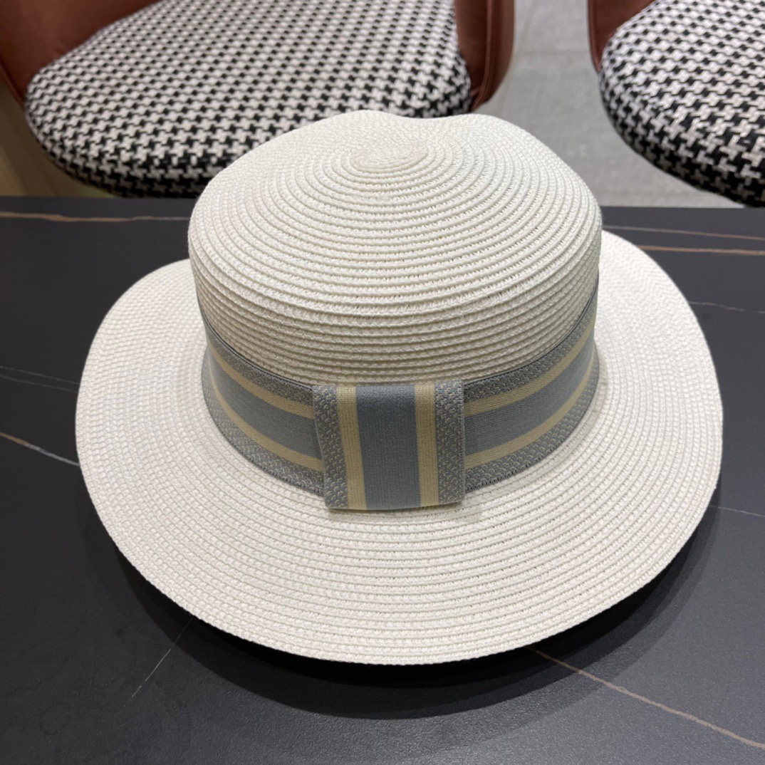 。DIOR平顶草帽👒迪奥平顶草帽👏新款草编平顶遮阳草帽盆帽🤩沙滩风，百搭单品～出街首选，新品上架