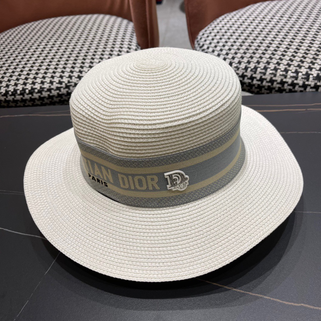 。DIOR平顶草帽👒迪奥平顶草帽👏新款草编平顶遮阳草帽盆帽🤩沙滩风，百搭单品～出街首选，新品上架