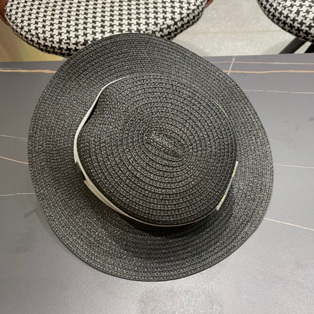 。DIOR平顶草帽👒迪奥平顶草帽👏新款草编平顶遮阳草帽盆帽🤩沙滩风，百搭单品～出街首选，新品上架