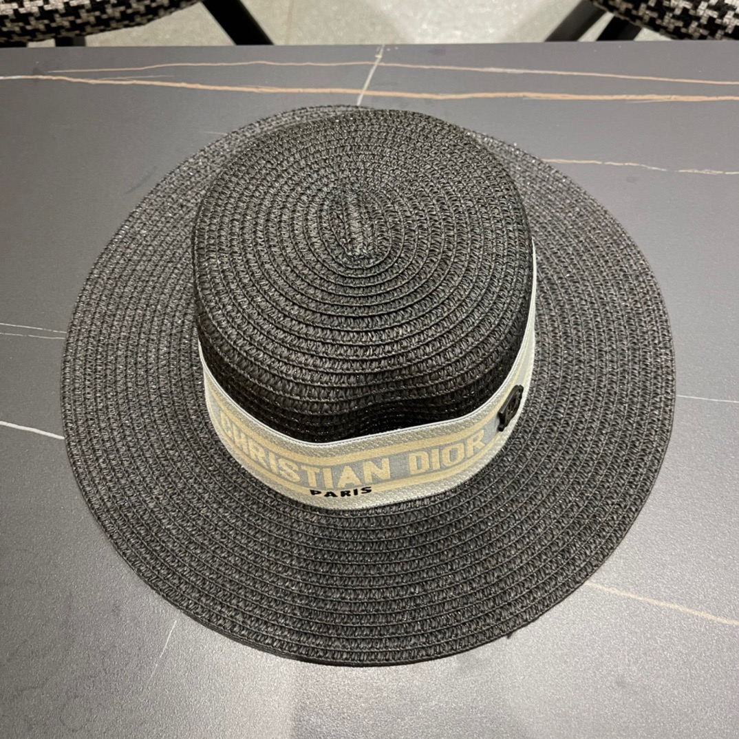 。DIOR平顶草帽👒迪奥平顶草帽👏新款草编平顶遮阳草帽盆帽🤩沙滩风，百搭单品～出街首选，新品上架