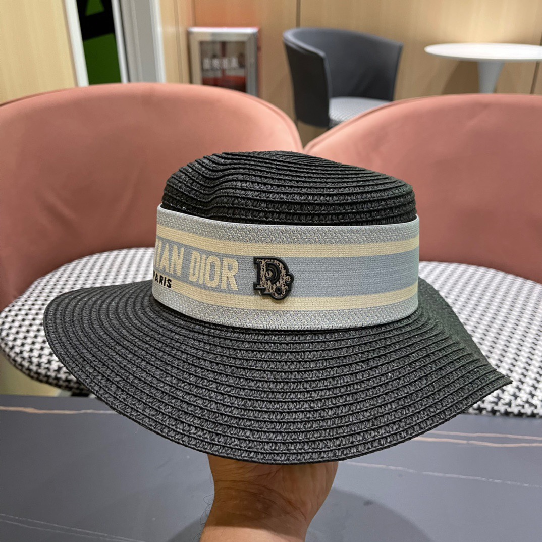 。DIOR平顶草帽👒迪奥平顶草帽👏新款草编平顶遮阳草帽盆帽🤩沙滩风，百搭单品～出街首选，新品上架
