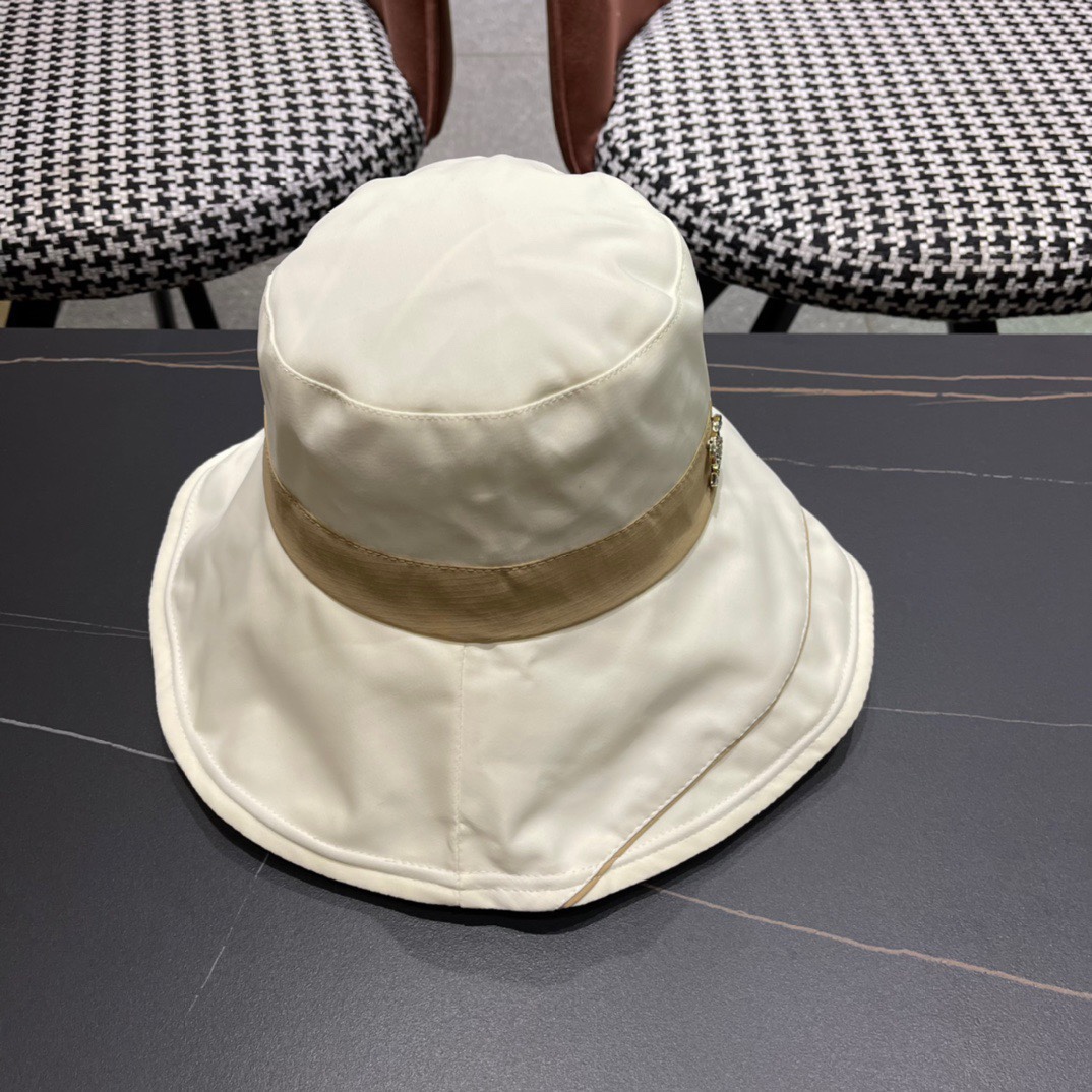  Chanel 香奈儿 2024新款渔夫帽爽朗阳光 最适合假期出游的一款 ^_^料子轻盈透气 