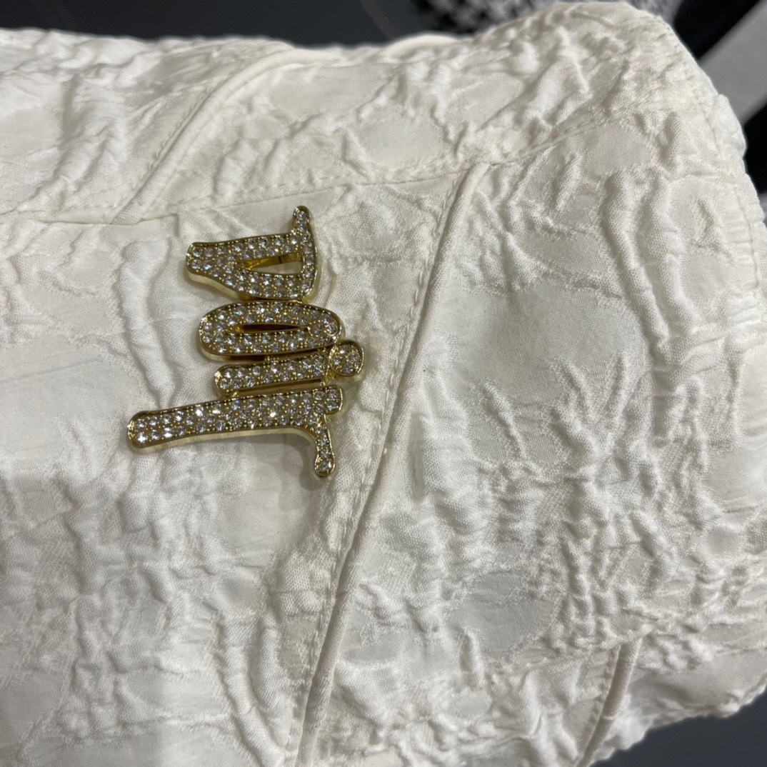  Dior 迪奥 新款小众水桶渔夫帽， 精致純也格调很有感觉，很酷很时尚，质量超赞