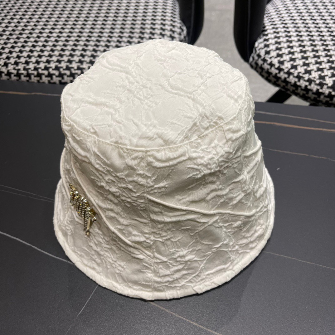  Dior 迪奥 新款小众水桶渔夫帽， 精致純也格调很有感觉，很酷很时尚，质量超赞