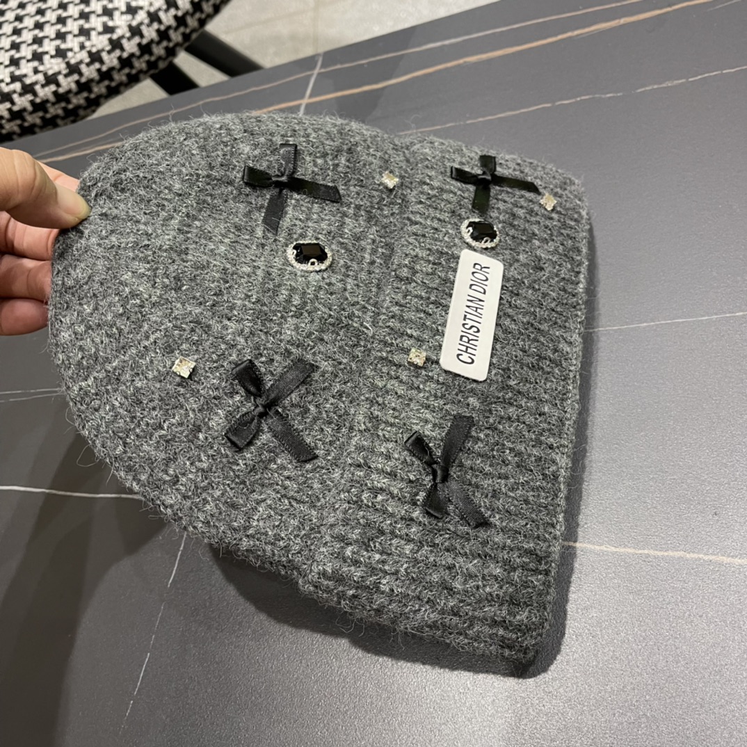 Dior迪奥韩版简约羊毛软糯针织帽百搭休闲护耳保暖毛线帽冷帽冬