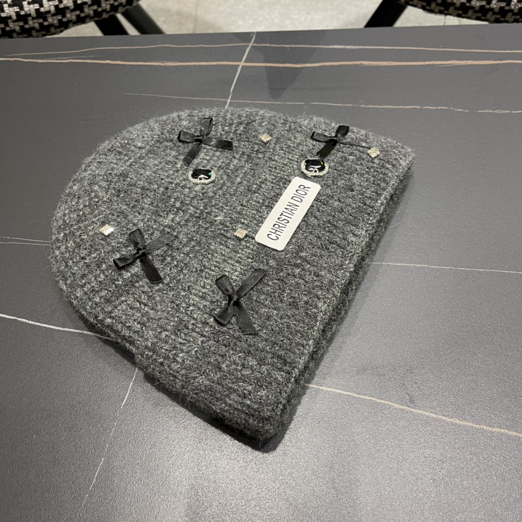 Dior迪奥韩版简约羊毛软糯针织帽百搭休闲护耳保暖毛线帽冷帽冬