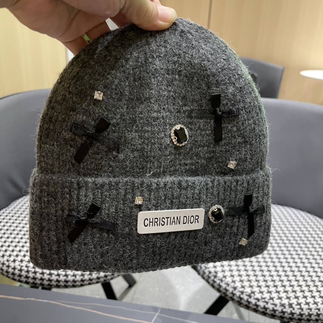 Dior迪奥韩版简约羊毛软糯针织帽百搭休闲护耳保暖毛线帽冷帽冬