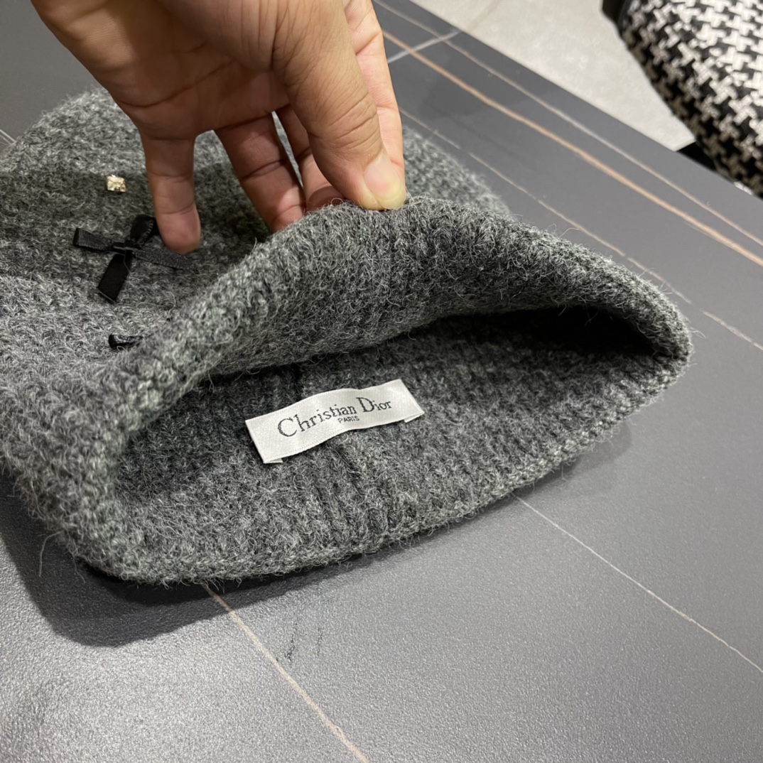 Dior迪奥韩版简约羊毛软糯针织帽百搭休闲护耳保暖毛线帽冷帽冬