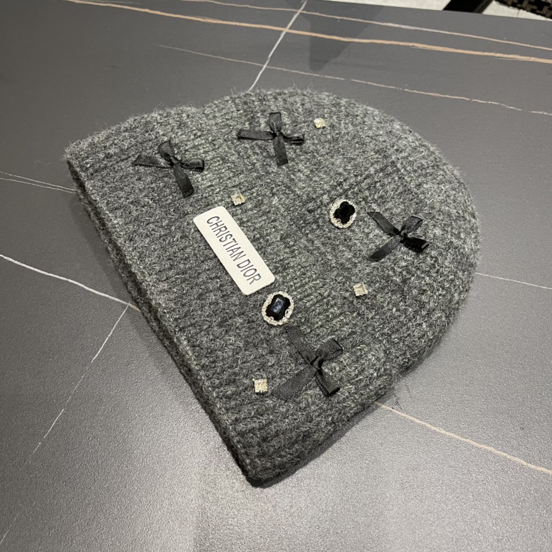 Dior迪奥韩版简约羊毛软糯针织帽百搭休闲护耳保暖毛线帽冷帽冬