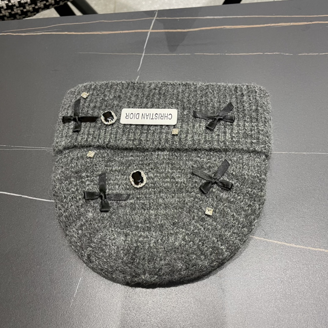 Dior迪奥韩版简约羊毛软糯针织帽百搭休闲护耳保暖毛线帽冷帽冬