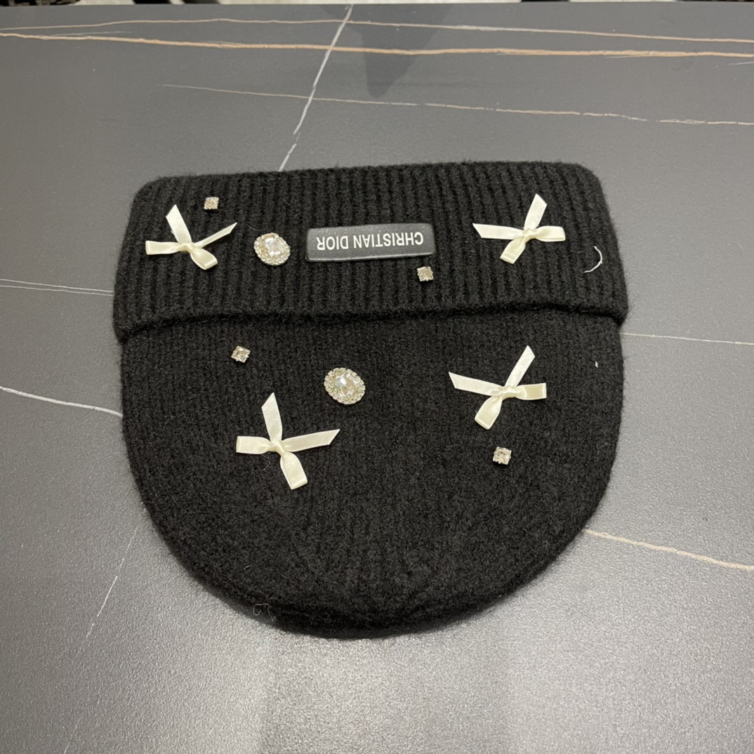 Dior迪奥韩版简约羊毛软糯针织帽百搭休闲护耳保暖毛线帽冷帽冬