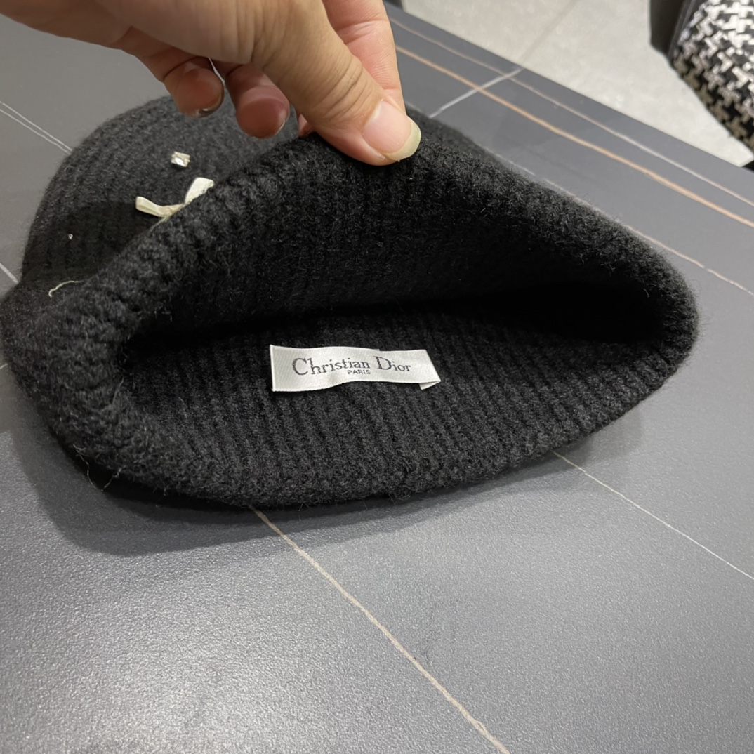 Dior迪奥韩版简约羊毛软糯针织帽百搭休闲护耳保暖毛线帽冷帽冬