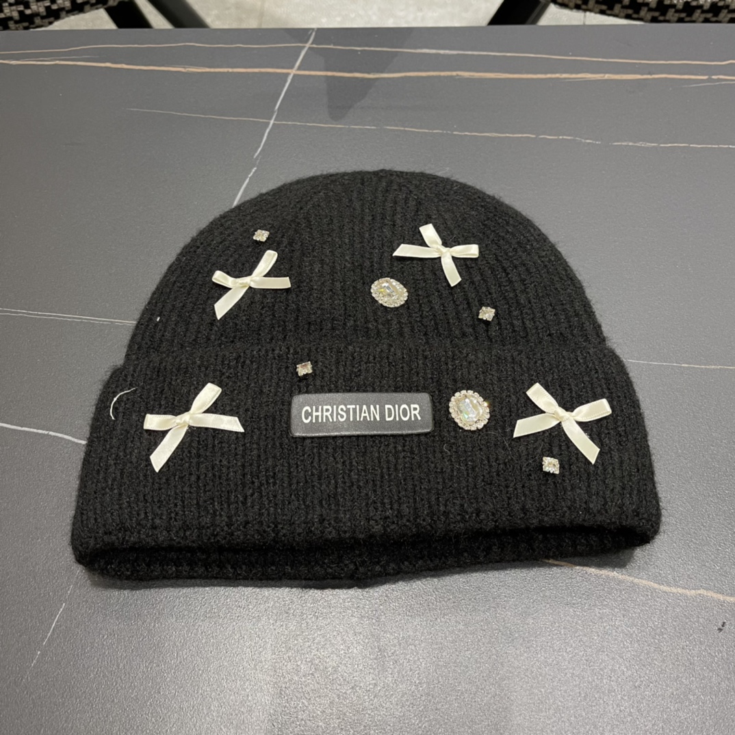 Dior迪奥韩版简约羊毛软糯针织帽百搭休闲护耳保暖毛线帽冷帽冬