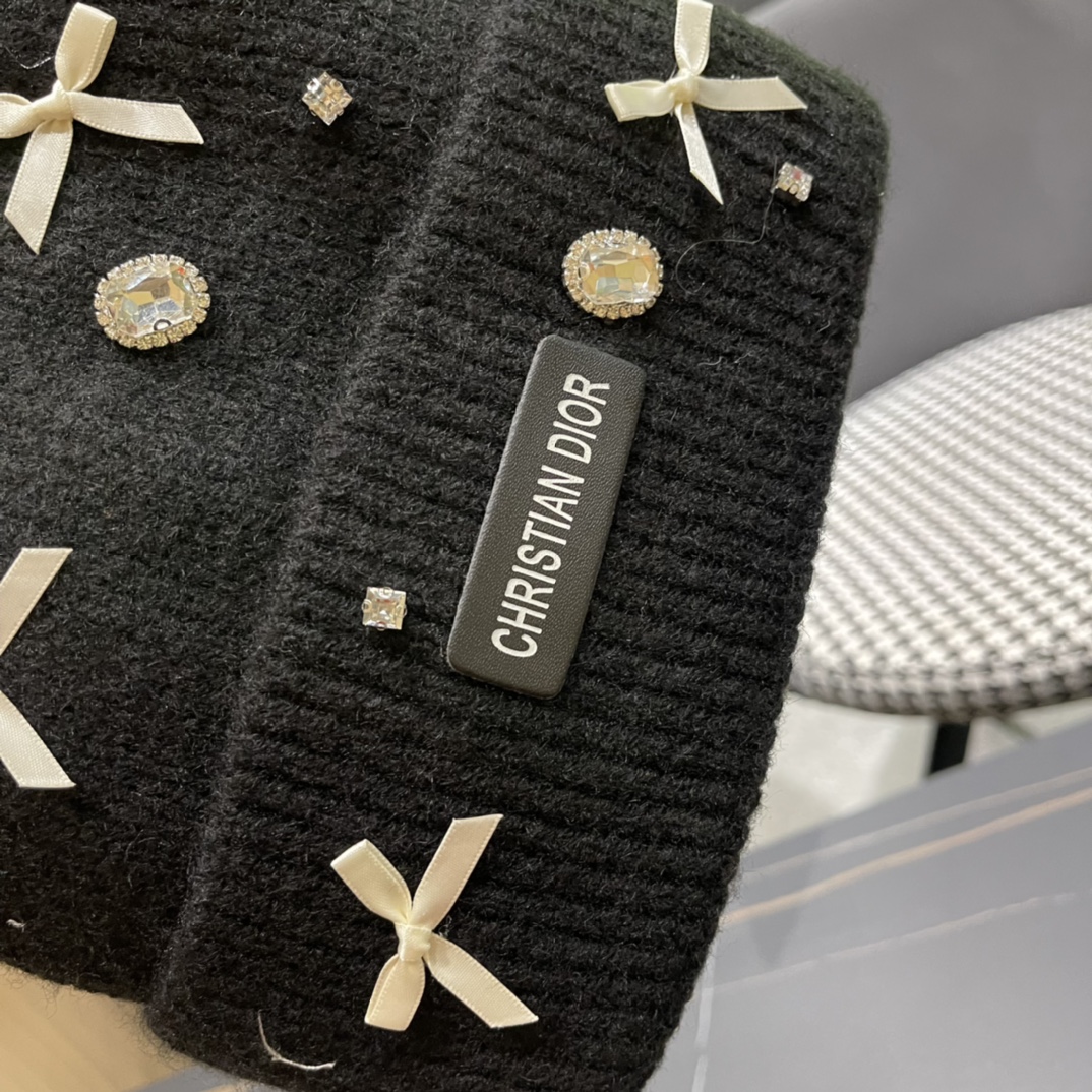 Dior迪奥韩版简约羊毛软糯针织帽百搭休闲护耳保暖毛线帽冷帽冬