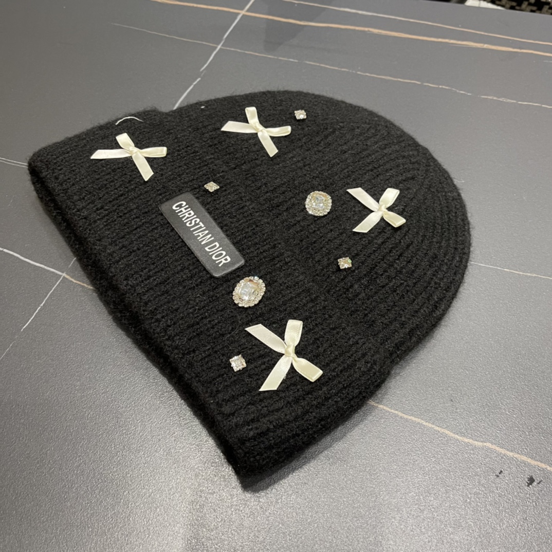 Dior迪奥韩版简约羊毛软糯针织帽百搭休闲护耳保暖毛线帽冷帽冬