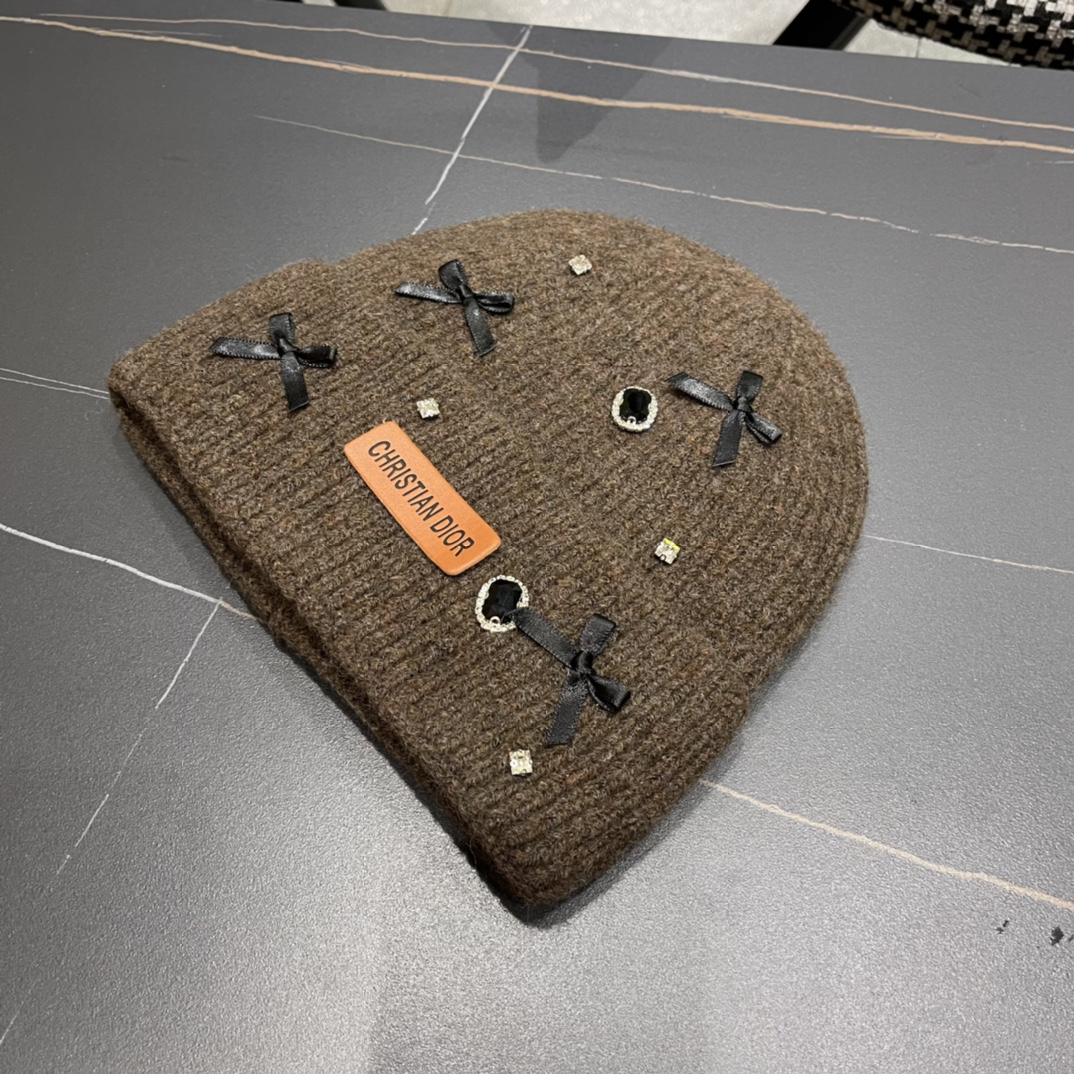 Dior迪奥韩版简约羊毛软糯针织帽百搭休闲护耳保暖毛线帽冷帽冬