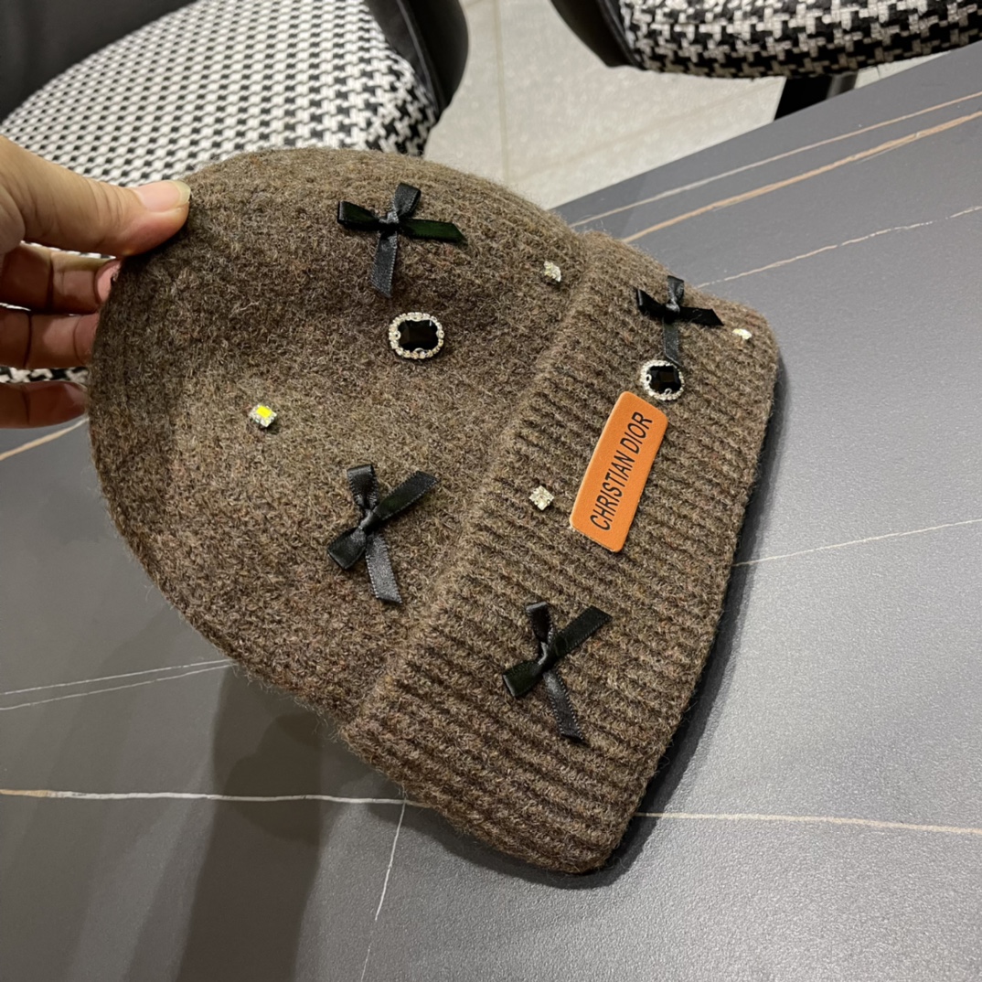 Dior迪奥韩版简约羊毛软糯针织帽百搭休闲护耳保暖毛线帽冷帽冬