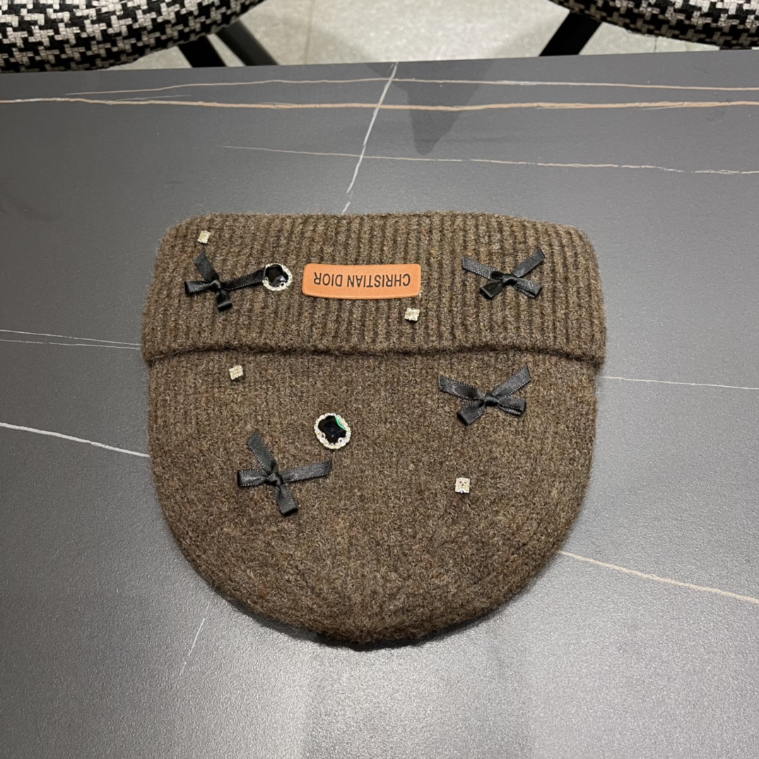 Dior迪奥韩版简约羊毛软糯针织帽百搭休闲护耳保暖毛线帽冷帽冬