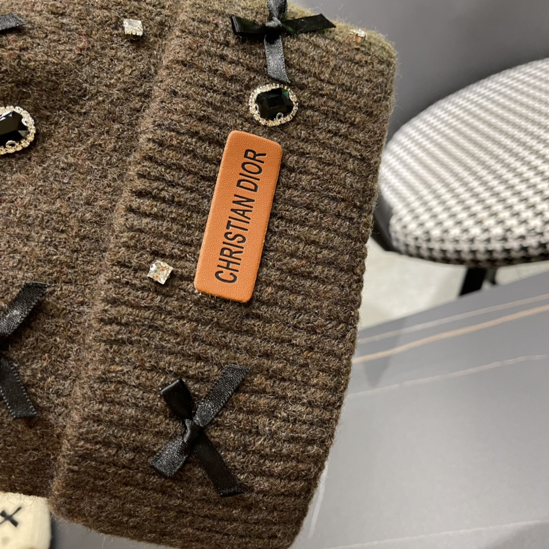 Dior迪奥韩版简约羊毛软糯针织帽百搭休闲护耳保暖毛线帽冷帽冬