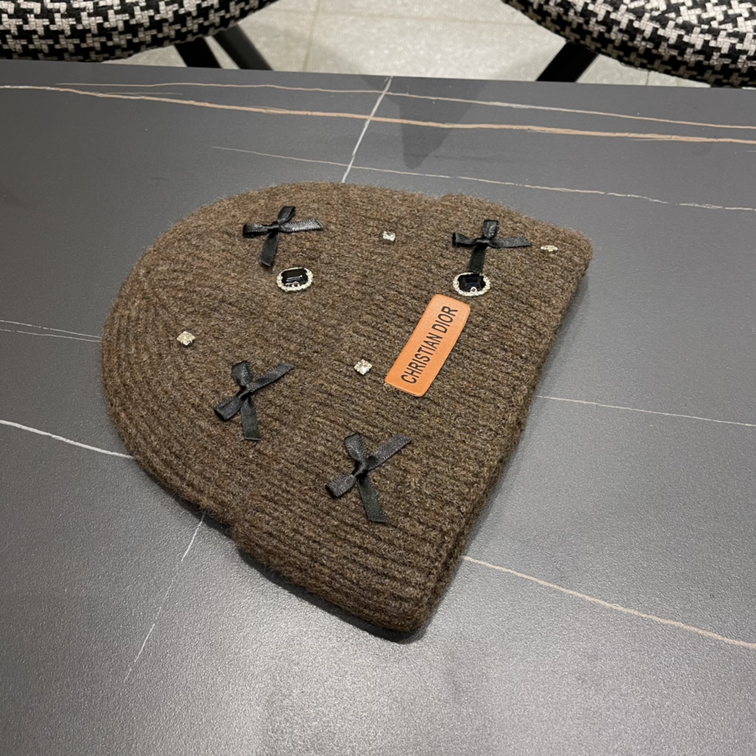 Dior迪奥韩版简约羊毛软糯针织帽百搭休闲护耳保暖毛线帽冷帽冬