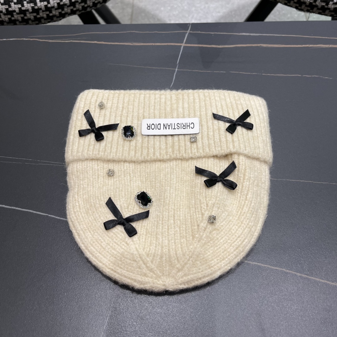 Dior迪奥韩版简约羊毛软糯针织帽百搭休闲护耳保暖毛线帽冷帽冬