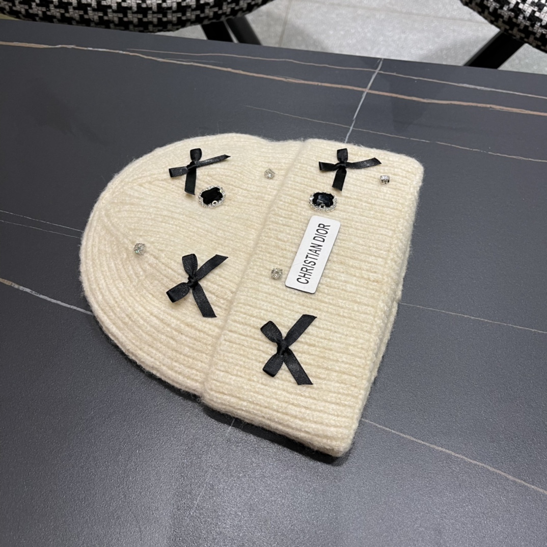 Dior迪奥韩版简约羊毛软糯针织帽百搭休闲护耳保暖毛线帽冷帽冬