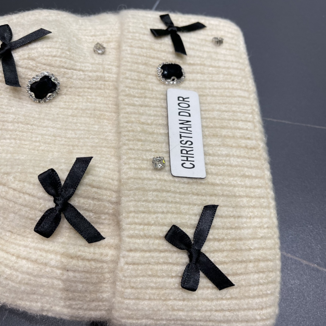 Dior迪奥韩版简约羊毛软糯针织帽百搭休闲护耳保暖毛线帽冷帽冬