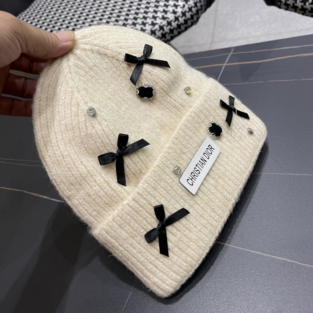 Dior迪奥韩版简约羊毛软糯针织帽百搭休闲护耳保暖毛线帽冷帽冬