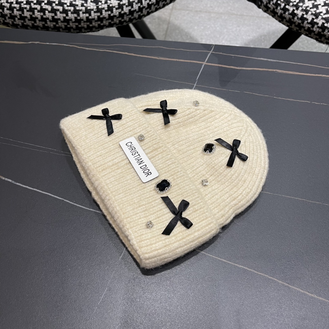 Dior迪奥韩版简约羊毛软糯针织帽百搭休闲护耳保暖毛线帽冷帽冬