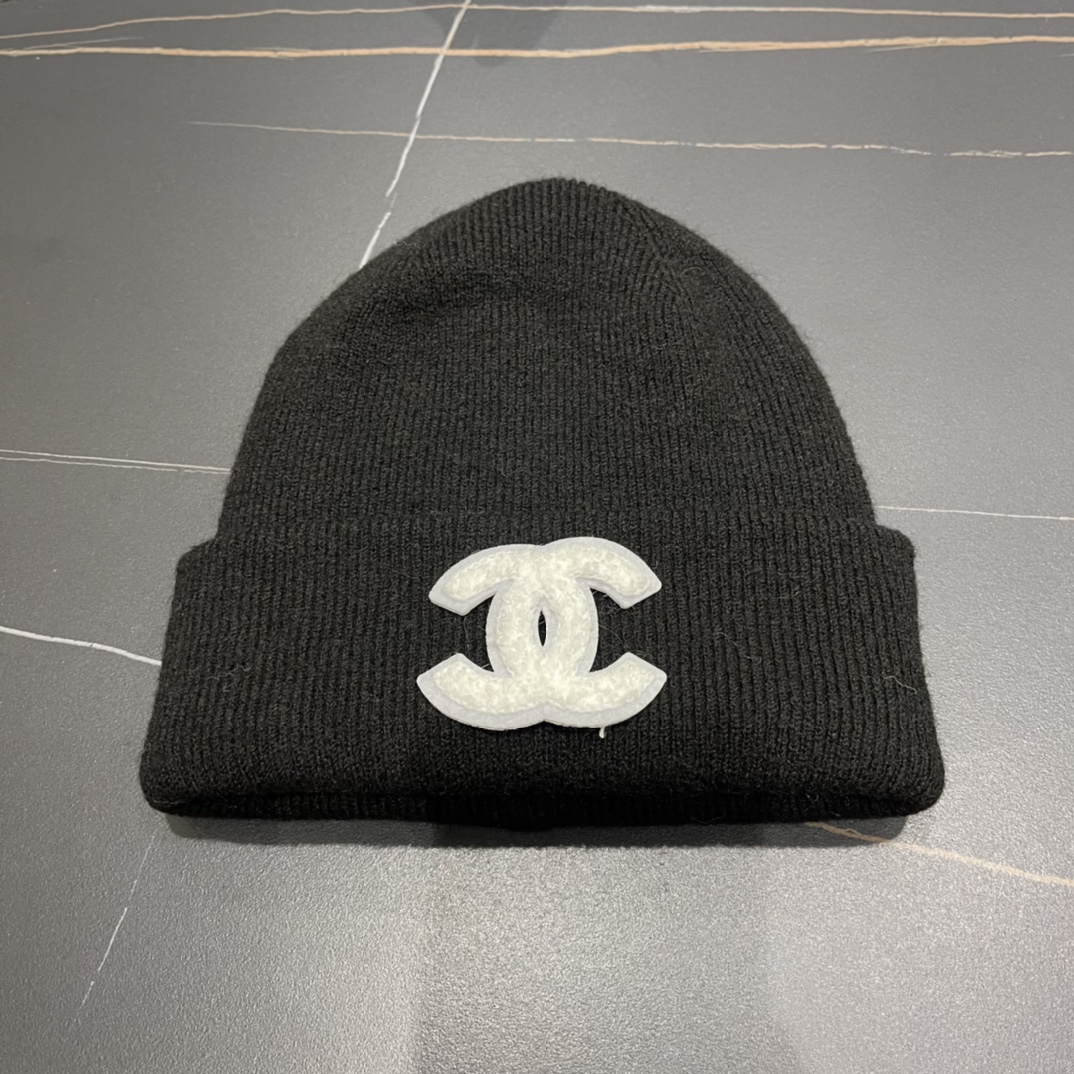 NO:211983,Chanel Chanel autumn and winter internet celebrity wool hat, a knitted thread hat with super soft and comfortable feel, excellent elasticity!  The same style of internet celebrity, hat, chanel, chanel, hats19860909Chanel香奈儿秋冬网红毛线帽,手感超柔软舒适的针织线帽,弹性极佳！网红同款,帽子,chanel,chanel,hats,hat