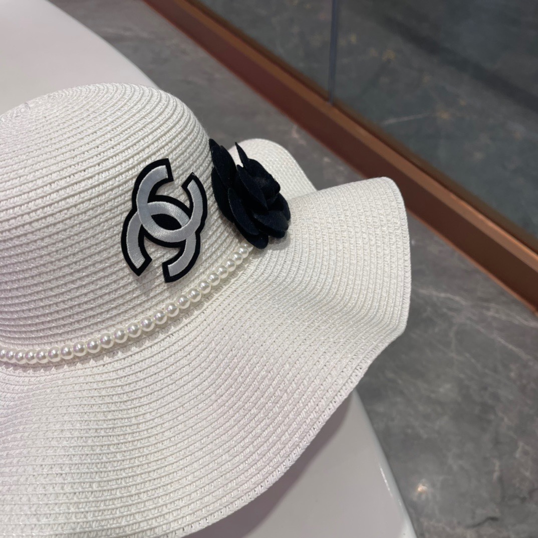 【CHANEL香奈儿】春夏新款草编荷叶边 遮阳草帽盆帽🤩沙滩风，简约大方，百搭单品～出街首选，新款帽型超美腻，新品上架