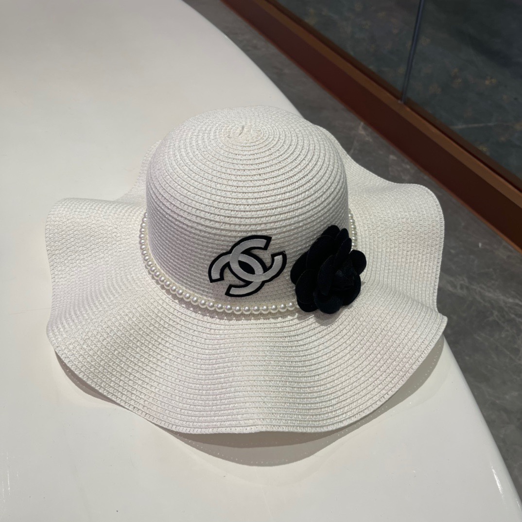 【CHANEL香奈儿】春夏新款草编荷叶边 遮阳草帽盆帽🤩沙滩风，简约大方，百搭单品～出街首选，新款帽型超美腻，新品上架