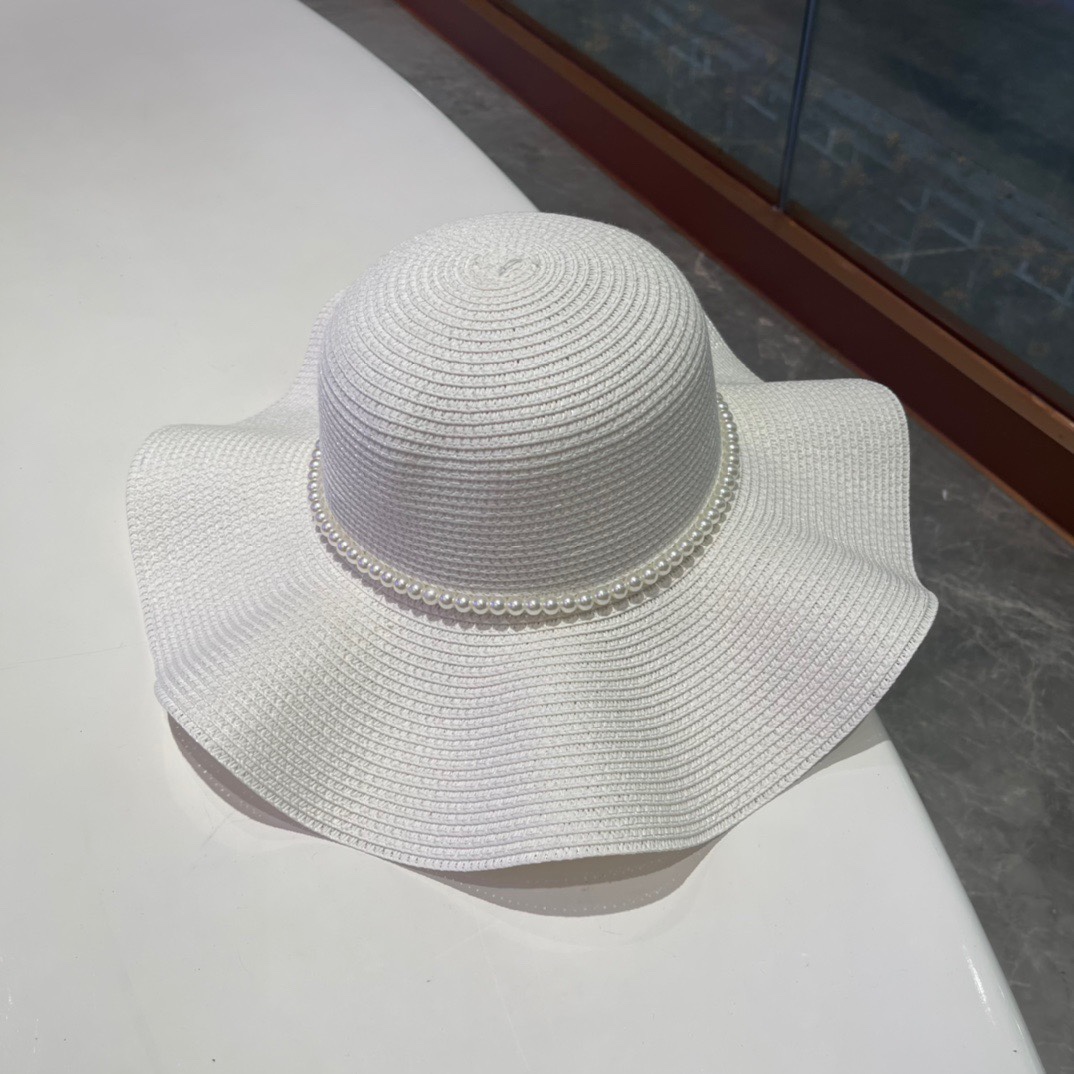 【CHANEL香奈儿】春夏新款草编荷叶边 遮阳草帽盆帽🤩沙滩风，简约大方，百搭单品～出街首选，新款帽型超美腻，新品上架