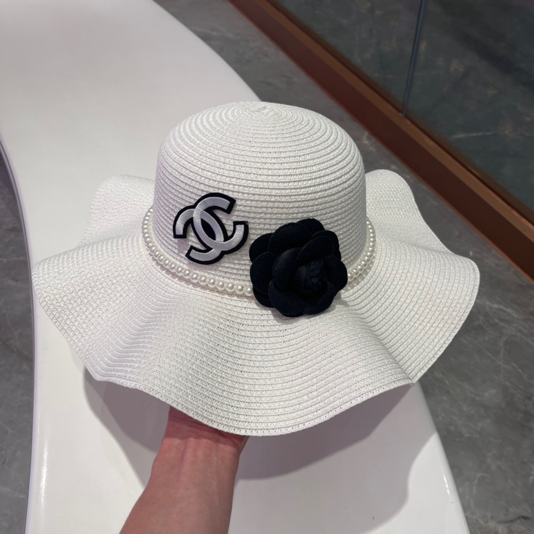 【CHANEL香奈儿】春夏新款草编荷叶边 遮阳草帽盆帽🤩沙滩风，简约大方，百搭单品～出街首选，新款帽型超美腻，新品上架