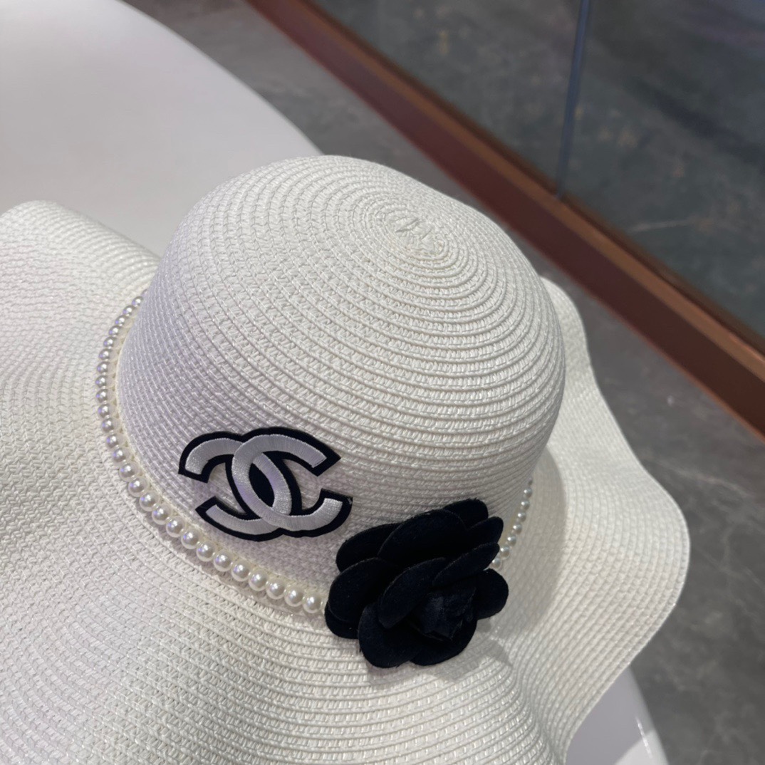 【CHANEL香奈儿】春夏新款草编荷叶边 遮阳草帽盆帽🤩沙滩风，简约大方，百搭单品～出街首选，新款帽型超美腻，新品上架