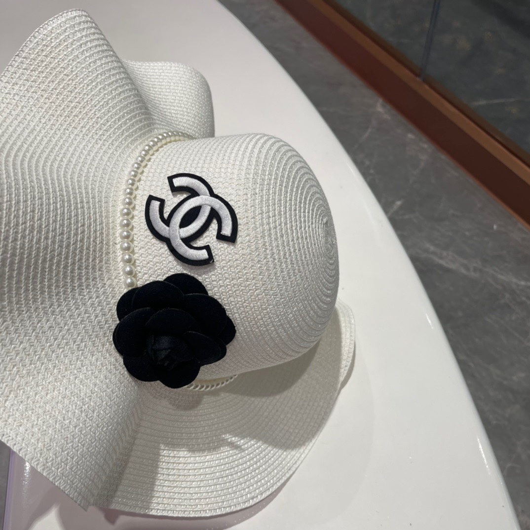 【CHANEL香奈儿】春夏新款草编荷叶边 遮阳草帽盆帽🤩沙滩风，简约大方，百搭单品～出街首选，新款帽型超美腻，新品上架
