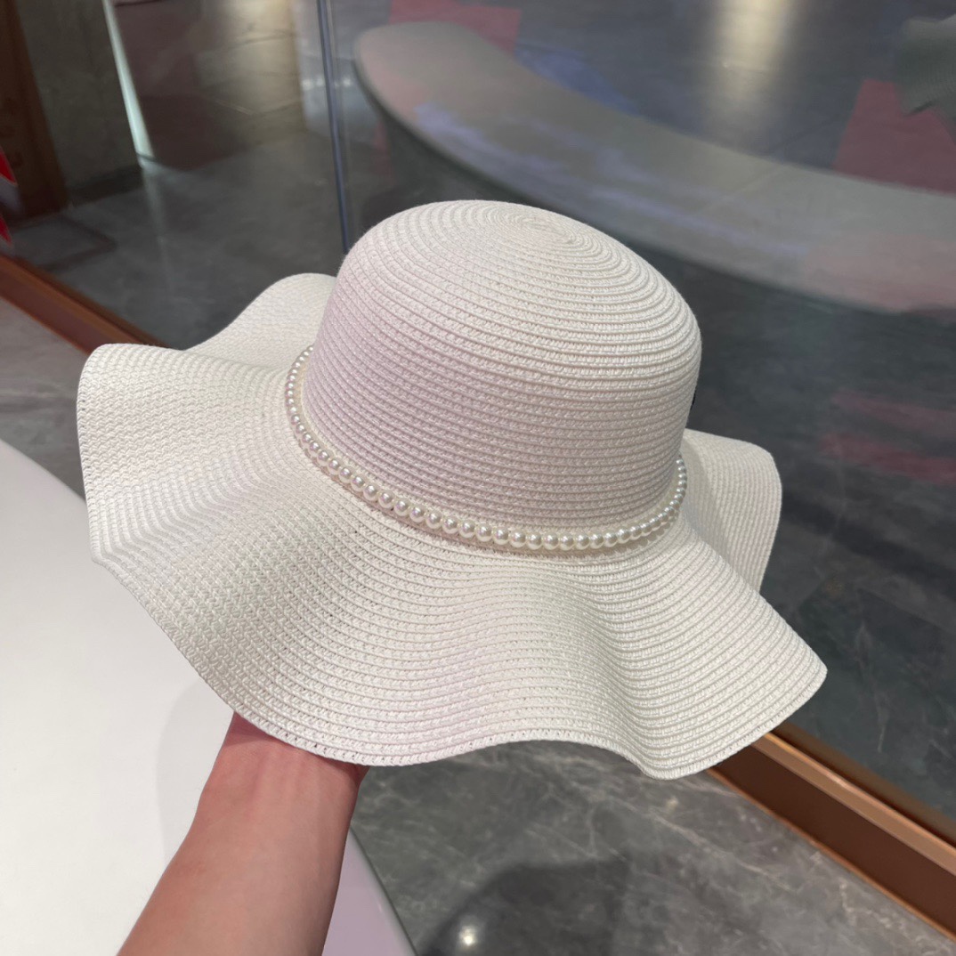 【CHANEL香奈儿】春夏新款草编荷叶边 遮阳草帽盆帽🤩沙滩风，简约大方，百搭单品～出街首选，新款帽型超美腻，新品上架