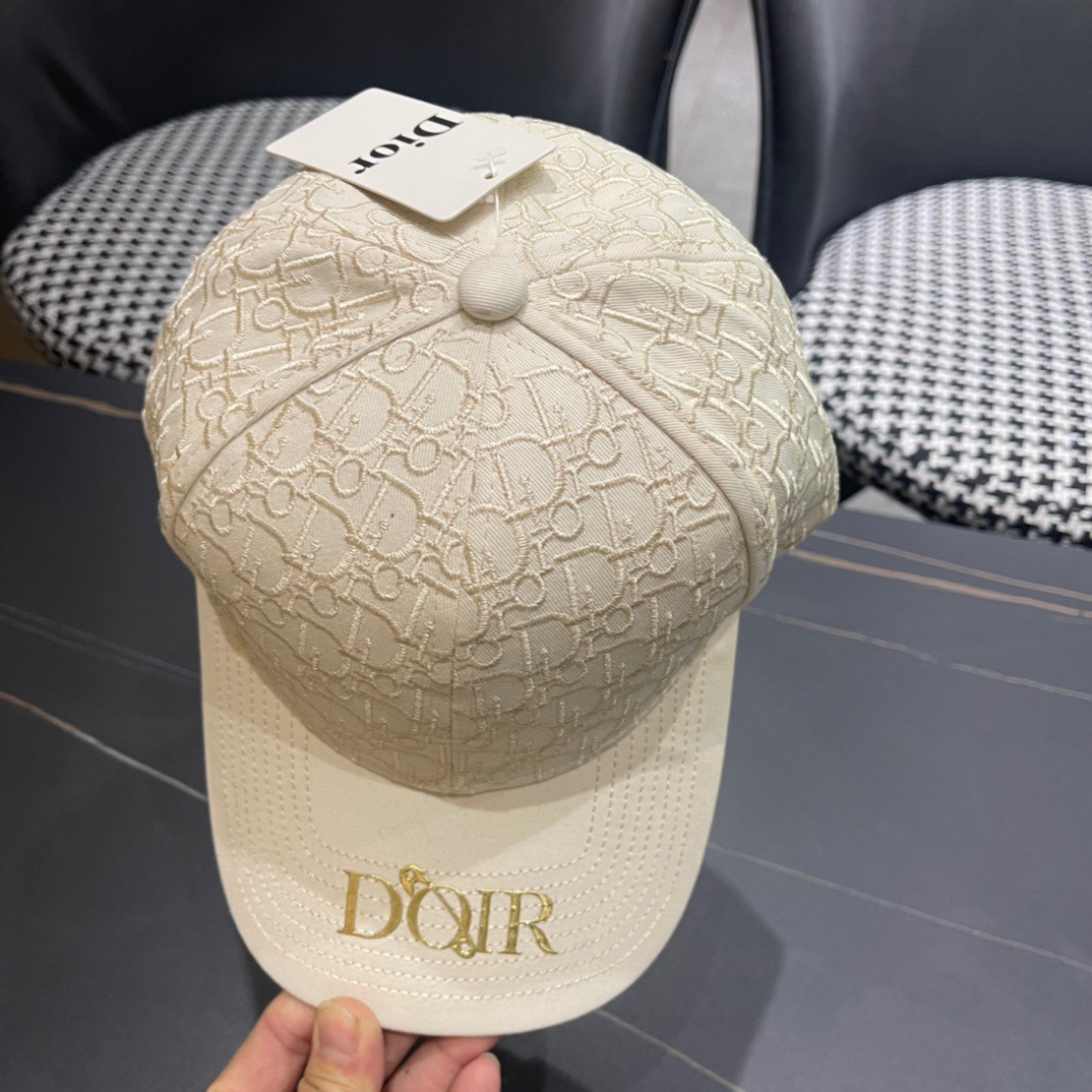  Dior迪奥原单棒球帽🧢简约大气❤时尚大方🌹低调奢华🥰防晒，时尚两不误，百搭款🙆🏻😱亲，赶紧入手吧🤩你