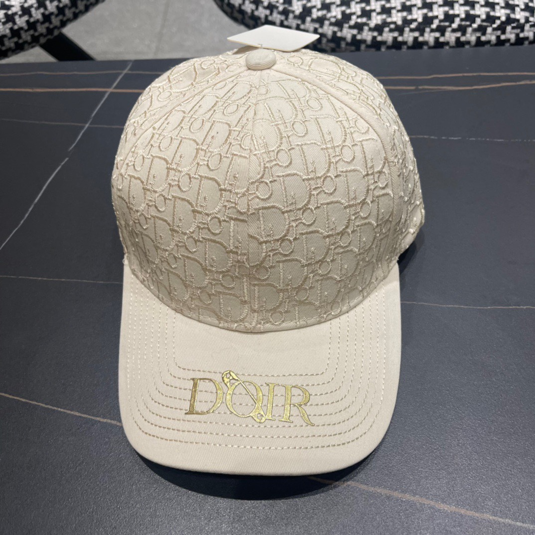  Dior迪奥原单棒球帽🧢简约大气❤时尚大方🌹低调奢华🥰防晒，时尚两不误，百搭款🙆🏻😱亲，赶紧入手吧🤩你