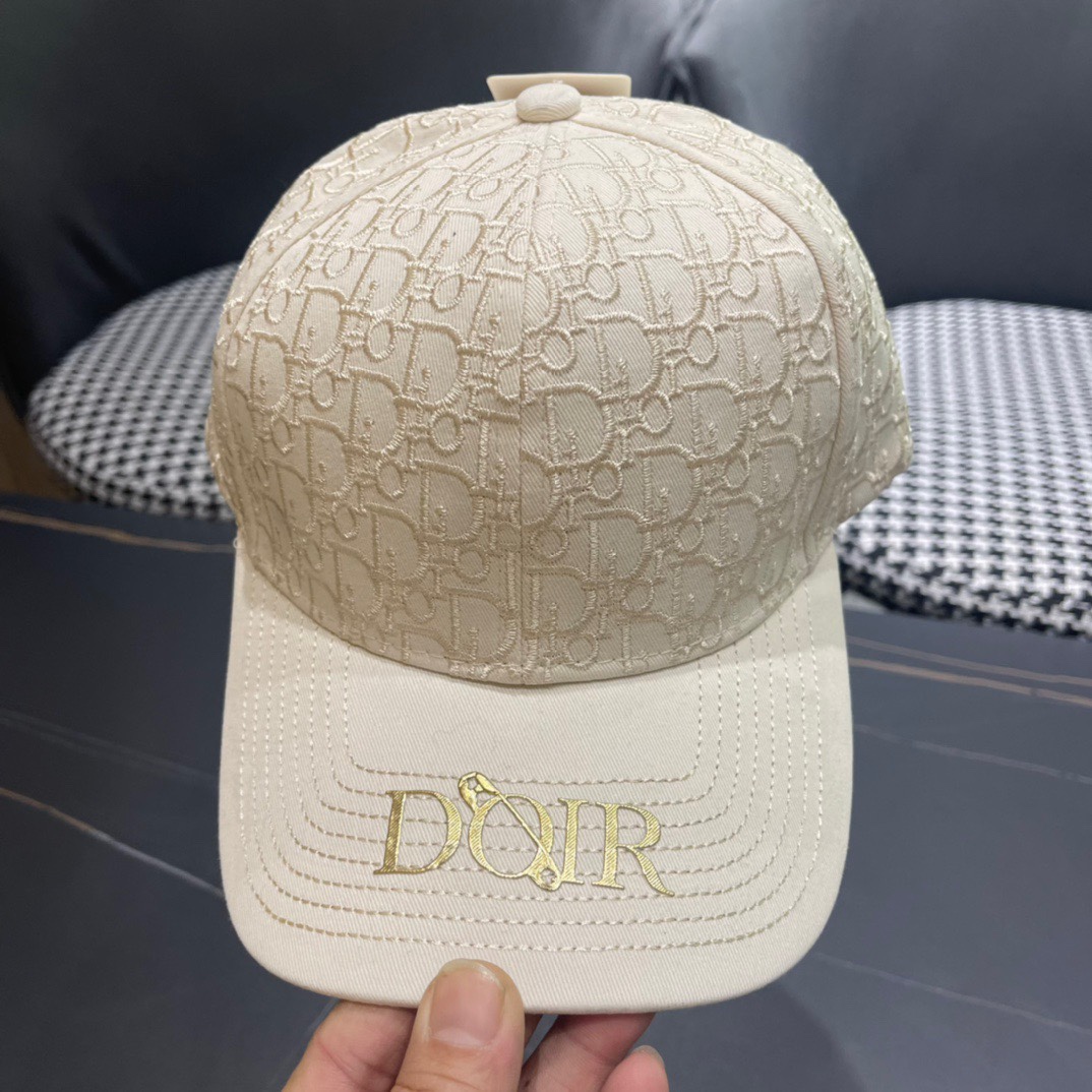  Dior迪奥原单棒球帽🧢简约大气❤时尚大方🌹低调奢华🥰防晒，时尚两不误，百搭款🙆🏻😱亲，赶紧入手吧🤩你