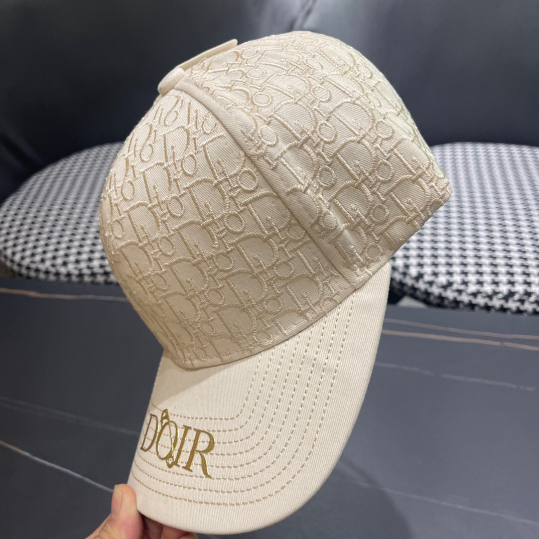  Dior迪奥原单棒球帽🧢简约大气❤时尚大方🌹低调奢华🥰防晒，时尚两不误，百搭款🙆🏻😱亲，赶紧入手吧🤩你