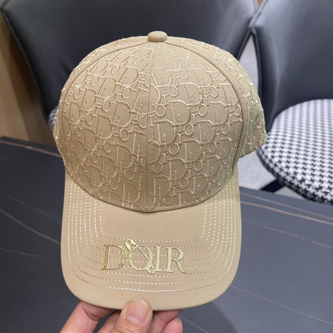  Dior迪奥原单棒球帽🧢简约大气❤时尚大方🌹低调奢华🥰防晒，时尚两不误，百搭款🙆🏻😱亲，赶紧入手吧🤩你