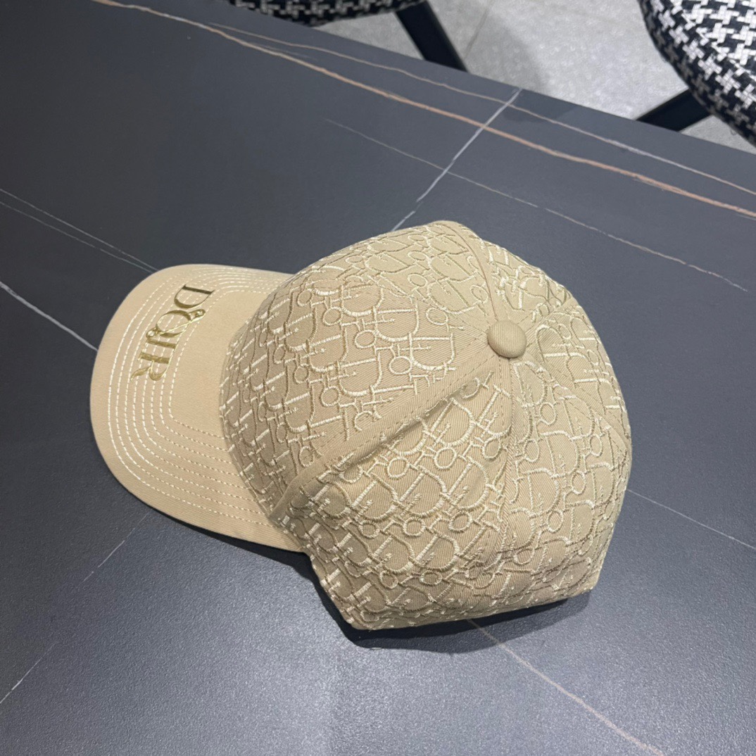  Dior迪奥原单棒球帽🧢简约大气❤时尚大方🌹低调奢华🥰防晒，时尚两不误，百搭款🙆🏻😱亲，赶紧入手吧🤩你