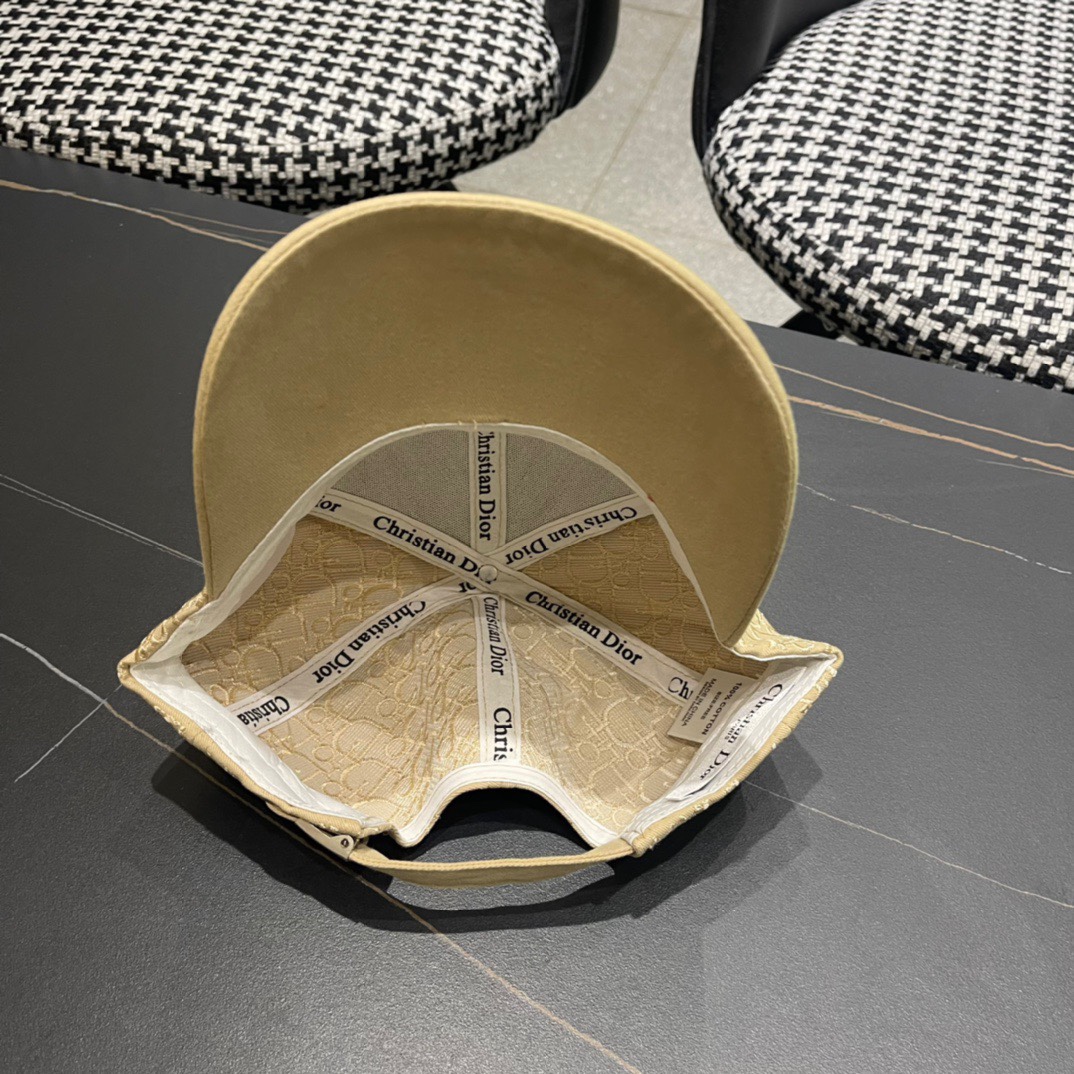  Dior迪奥原单棒球帽🧢简约大气❤时尚大方🌹低调奢华🥰防晒，时尚两不误，百搭款🙆🏻😱亲，赶紧入手吧🤩你