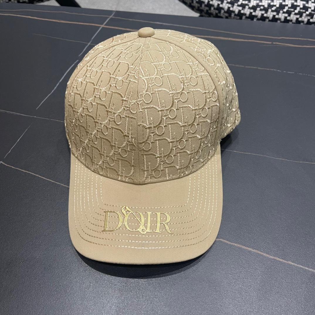  Dior迪奥原单棒球帽🧢简约大气❤时尚大方🌹低调奢华🥰防晒，时尚两不误，百搭款🙆🏻😱亲，赶紧入手吧🤩你