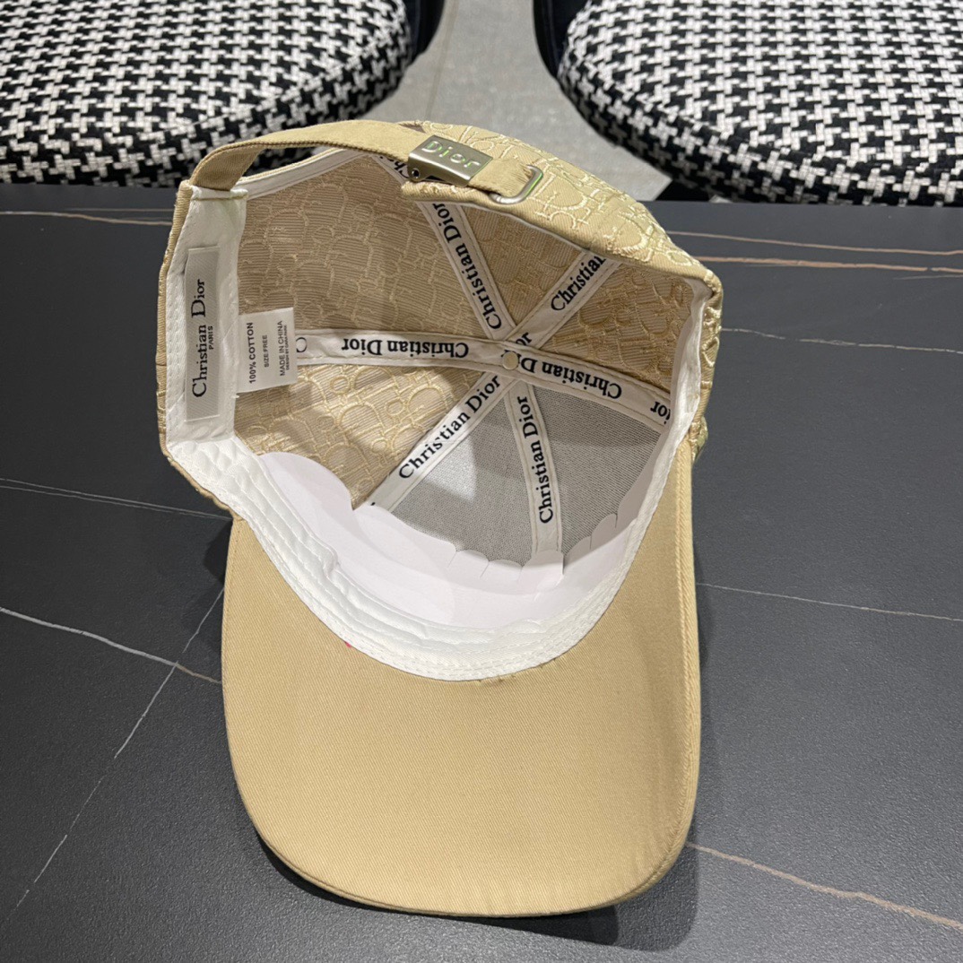  Dior迪奥原单棒球帽🧢简约大气❤时尚大方🌹低调奢华🥰防晒，时尚两不误，百搭款🙆🏻😱亲，赶紧入手吧🤩你